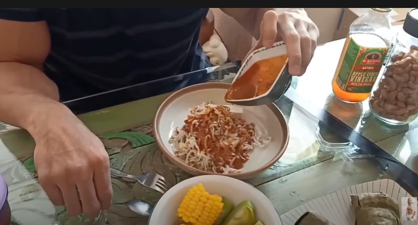 Jaga tubuh tetap atletis, ini 7 menu makanan Ade Rai sehari-hari