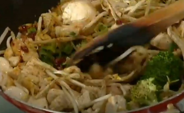 Jaga tubuh tetap atletis, ini 7 menu makanan Ade Rai sehari-hari