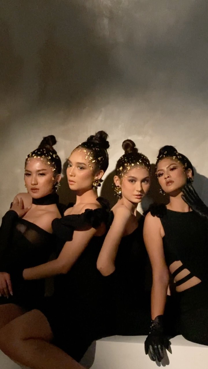 7 Gaya pemotretan girls squad Buku Harian Seorang Istri, tampil elok