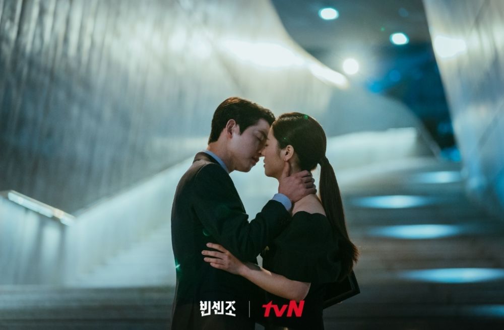 Potret romantis Song Joong-ki dan pasangan dalam 9 drama Korea