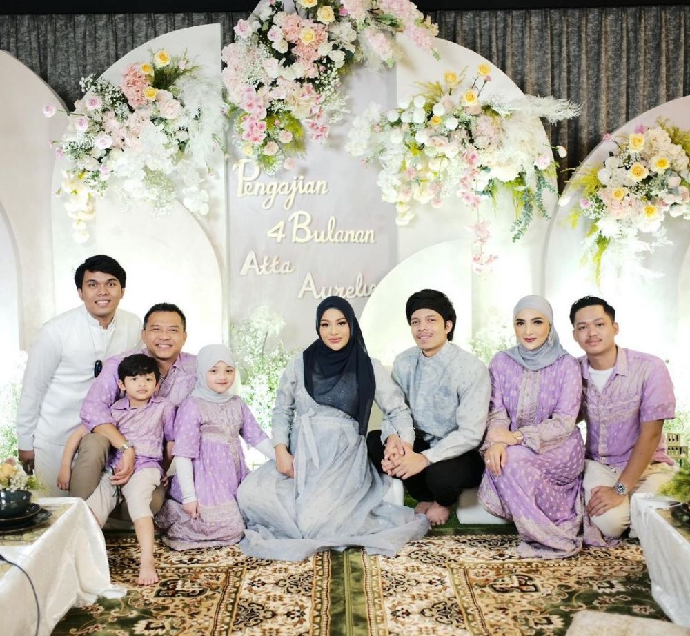 7 Momen seru pengajian 4 bulan kehamilan Aurel, KD sekeluarga datang