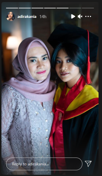 7 Potret Ikke Nurjanah & Aldi Bragi dampingi anak wisuda, tuai pujian