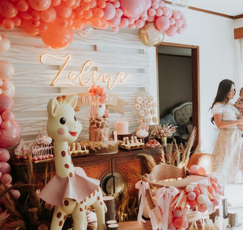 Kue ulang tahun 9 anak seleb yang ke-1, meriah dan manis abis