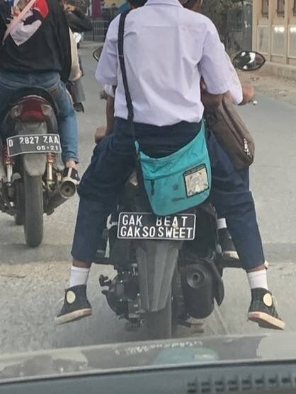 11 Tulisan di sepeda motor ini romantis sih tapi bucin banget