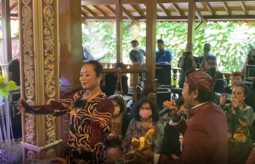 Gelar resepsi anak, ini 9 momen Sujiwo Tejo perform bareng Soimah