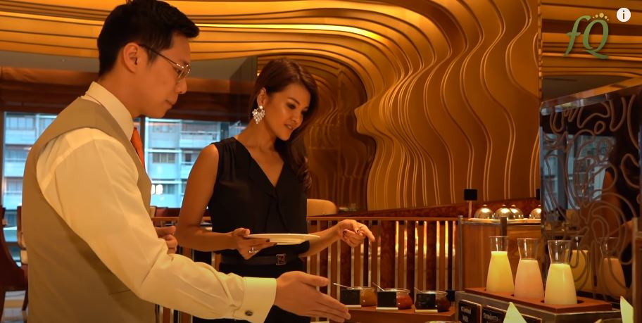 9 Etika sarapan di hotel ala Farah Quinn, wajib kamu ketahui