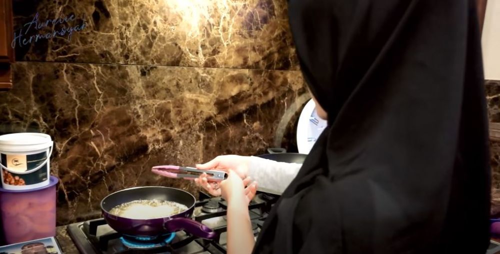 9 Potret dapur Aurel Hermansyah dan Atta Halilintar, bernuansa cokelat