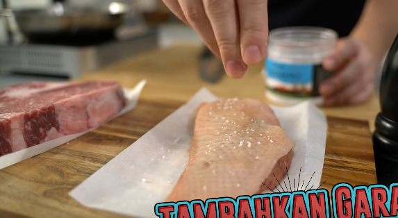 7 Trik memasak dada bebek ala Chef Arnold, bikin daging mudah empuk