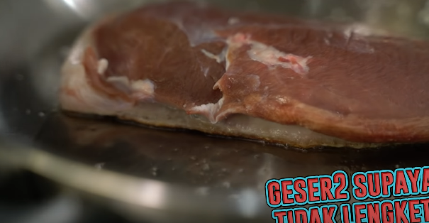 7 Trik memasak dada bebek ala Chef Arnold, bikin daging mudah empuk