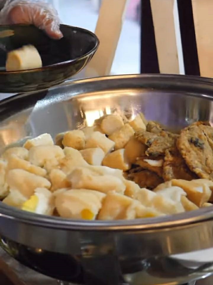 Hidangan syukuran kehamilan 5 penyanyi ini komplet dan bikin ngiler