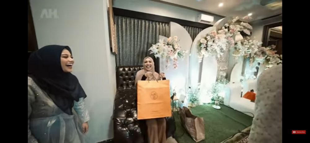 11 Momen kejutan ultah Millen Cyrus, penampilannya bikin salfok