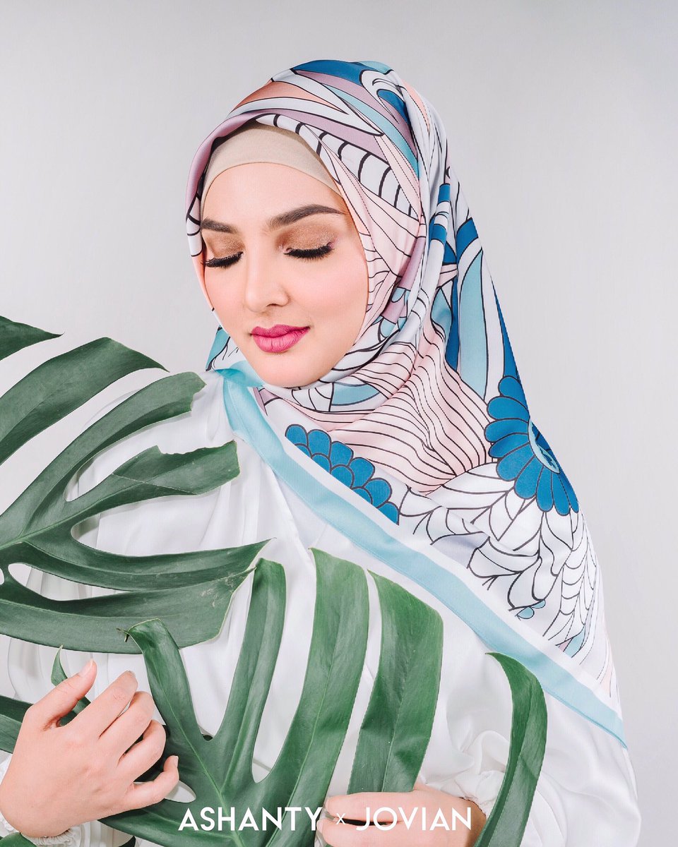 13 Gaya Ashanty saat pakai hijab, cantiknya ala wanita Timur Tengah