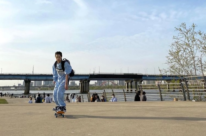 9 Potret Rozy selebgram robot dari Korea, parasnya mirip idol K-Pop