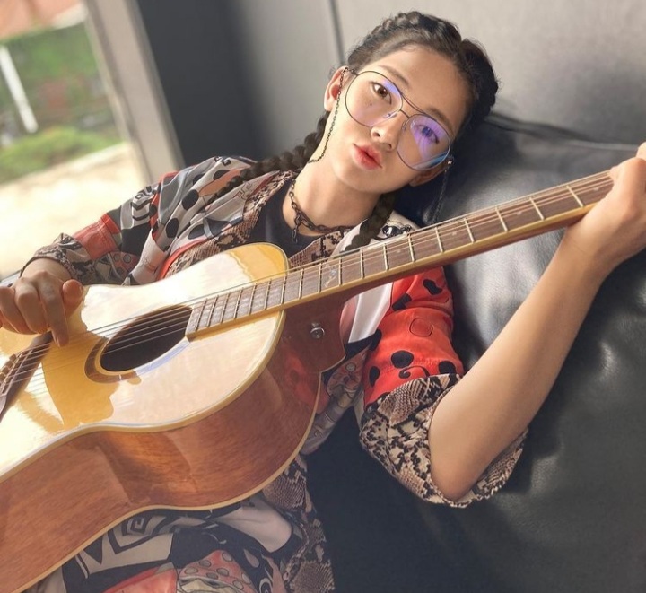 9 Potret Rozy selebgram robot dari Korea, parasnya mirip idol K-Pop