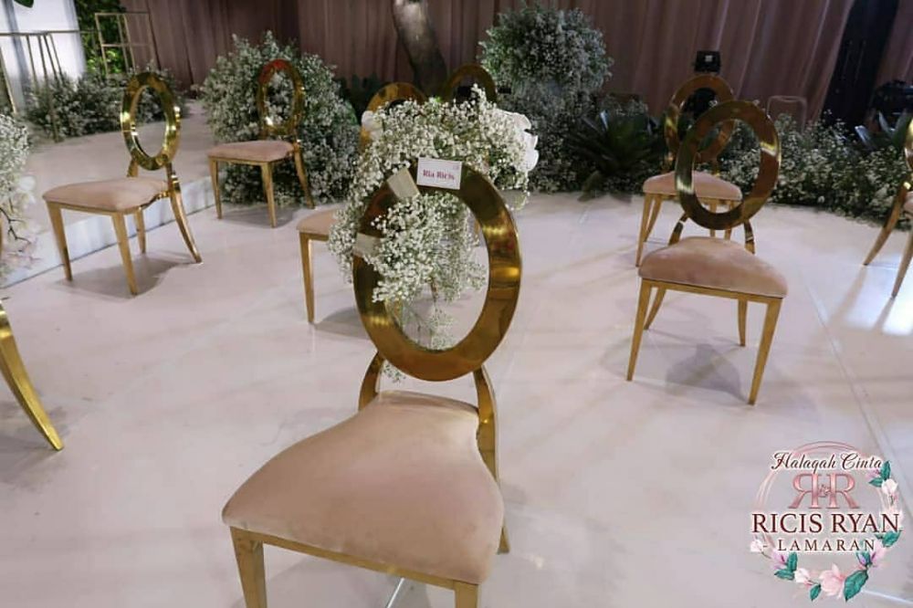 Mirip taman bunga, 7 potret dekorasi lamaran Ria Ricis dan Teuku Ryan