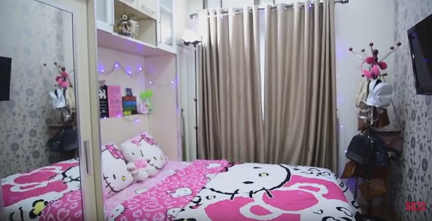 9 Potret kamar Ria Ricis di rumah lama dan baru, serba Hello Kitty