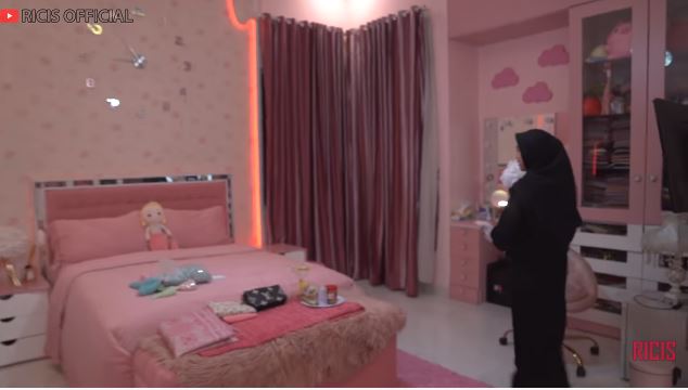 ricis fun room in old and new house © YouTube