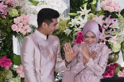 11 Kisah cinta Ria Ricis dan Teuku Ryan, sempat alami penolakan