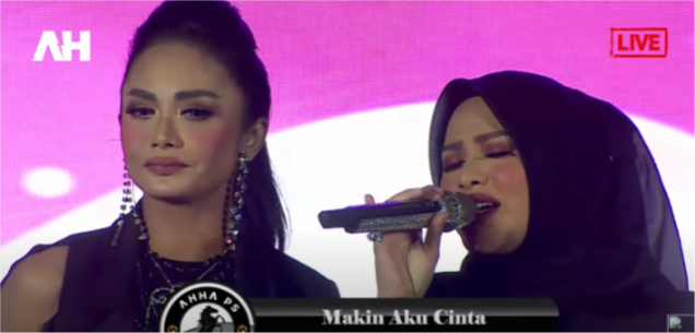 The moment of Krisdayanti and Aurel performing together © various sources