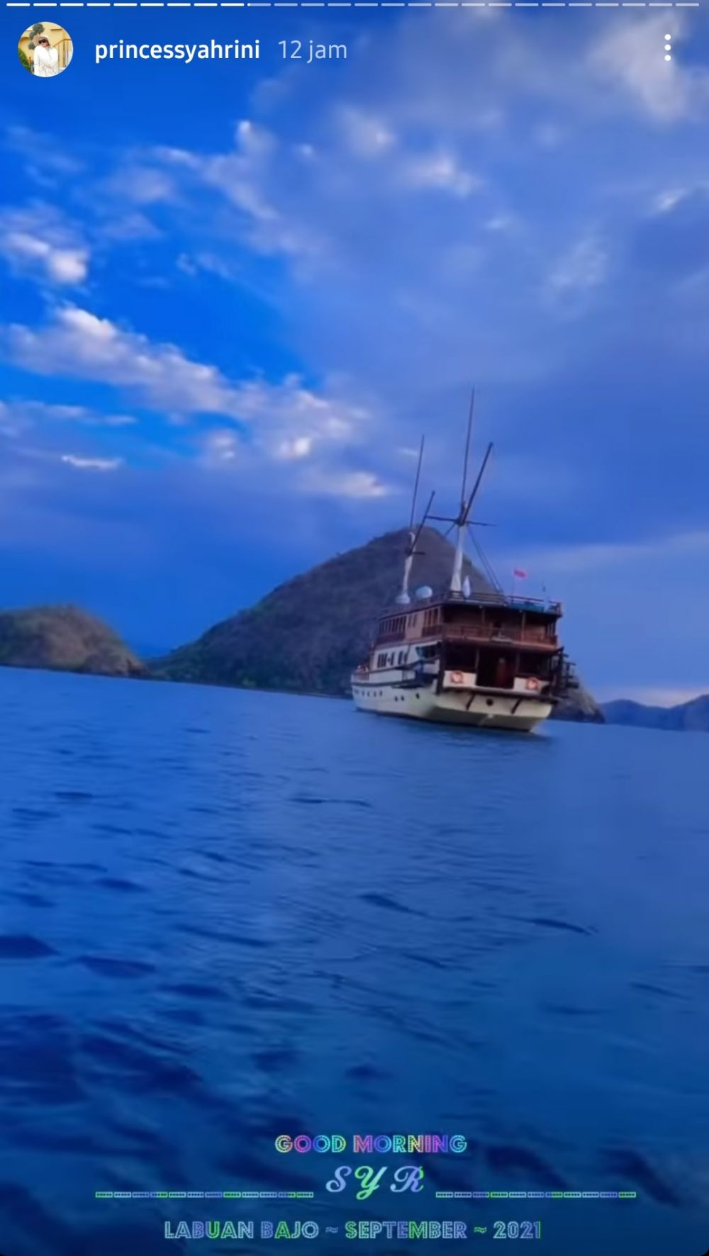 Mewahnya kapal pinisi sewaan Syahrini di Labuan Bajo, intip 9 fotonya