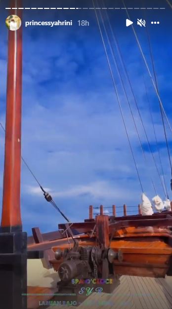 Mewahnya kapal pinisi sewaan Syahrini di Labuan Bajo, intip 9 fotonya