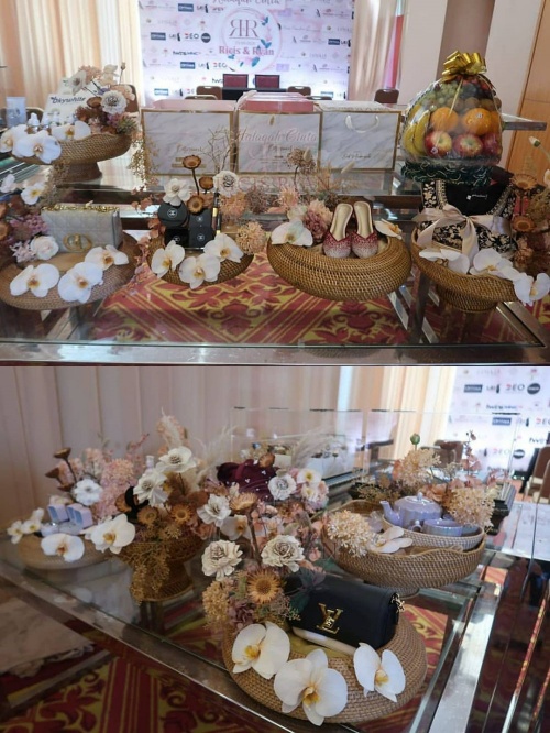 Potret seserahan lamaran 9 seleb ini isinya penuh dengan barang mewah