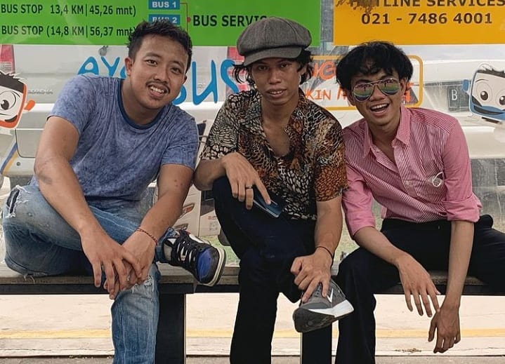 Tak seperti Warkopi, 'kembaran' artis ini jadi seleb tanpa kontroversi