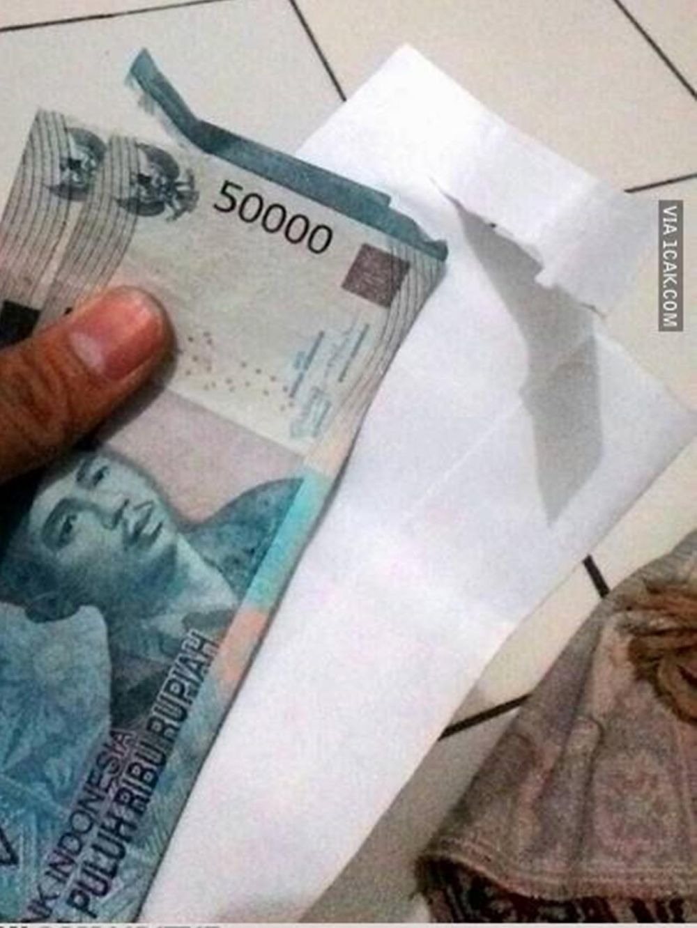 13 Momen lucu dapat duit ini endingnya malah apes banget