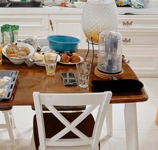 Gunakan bata ekspos, ini 7 cara Vanessa Angel menata dapur minimalis