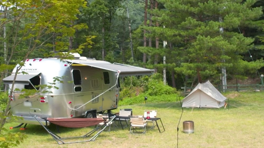 9 Penampakan 'rumah' BTS di In The Soop Season 2, ada di tengah hutan