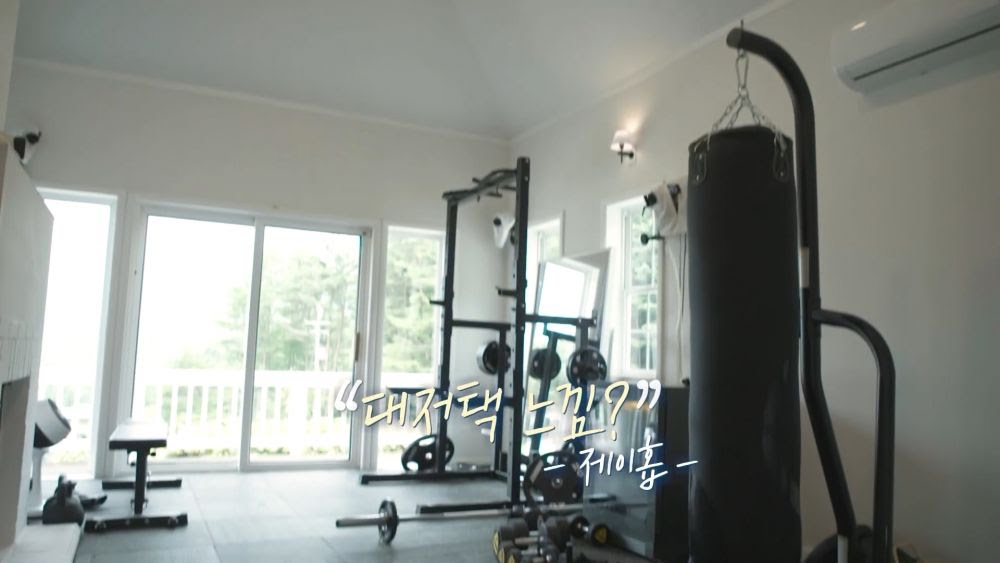 9 Penampakan 'rumah' BTS di In The Soop Season 2, ada di tengah hutan