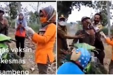 Viral aksi petugas puskesmas vaksinasi warga di tengah hutan