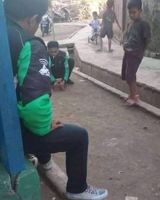 13 Alasan lucu bapak-bapak pada kumpul, bikin heran deh