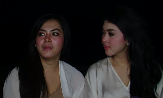 7 Potret lawas Syahrini dan Aisyahrani duo dangdut, dulu dandan menor