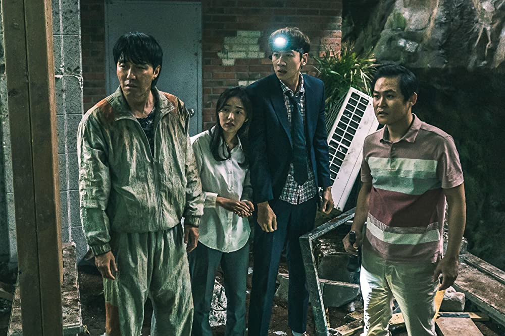Merajai box office Korea, ini 7 fakta film bencana Sinkhole