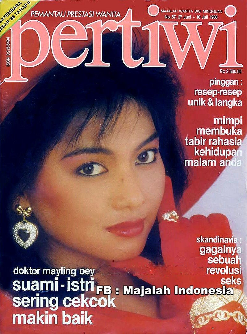 Tenar sebagai penyanyi lagu galau, ini 9 potret masa muda Nia Daniaty