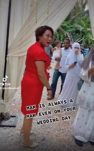 Gelar resepsi setelah lima tahun menikah, wanita ini diomeli ibunya