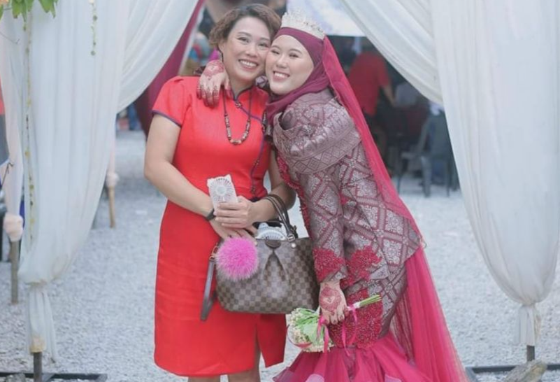 Gelar resepsi setelah lima tahun menikah, wanita ini diomeli ibunya