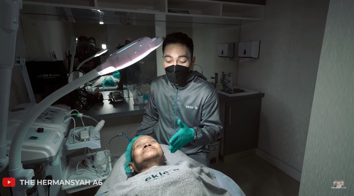 9 Momen Ashanty ajak seorang nenek perawatan, kulit kembali kencang