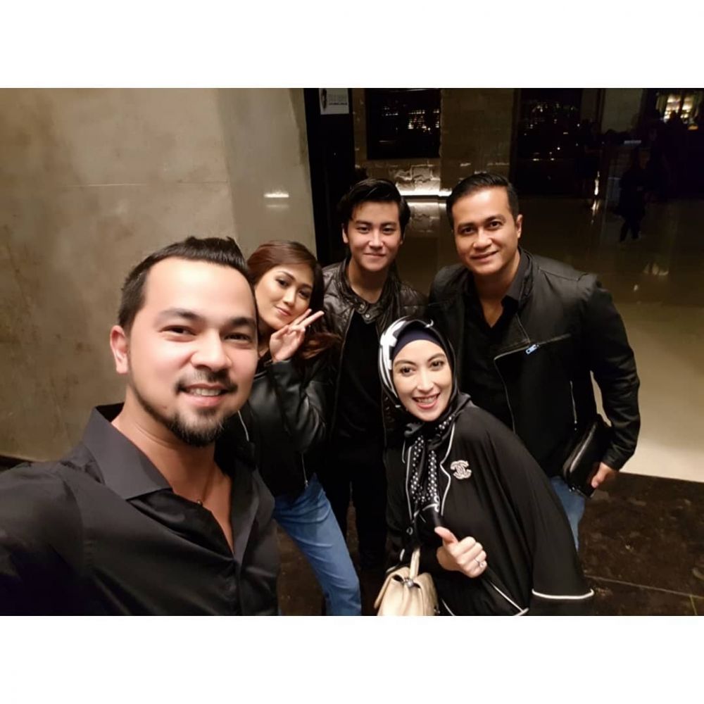 annisa trihapsari and ex-husband's compact moment © instagram