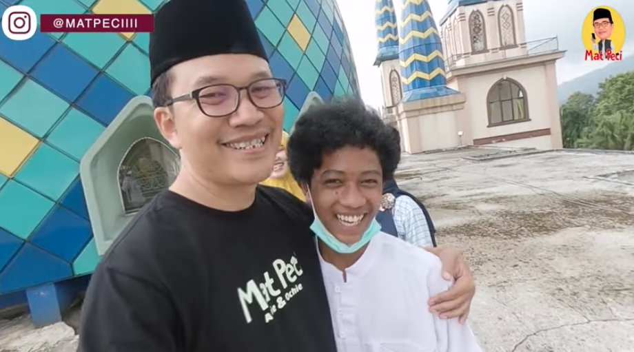 Kisah Raja 'penata sandal masjid' yang viral, emoh terlihat kaya