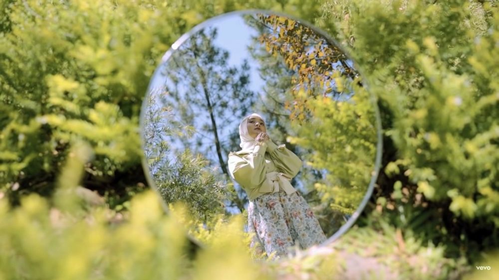 Lama vakum, Fatin Shidqia rilis single Dalam Teduh, ini 4 faktanya