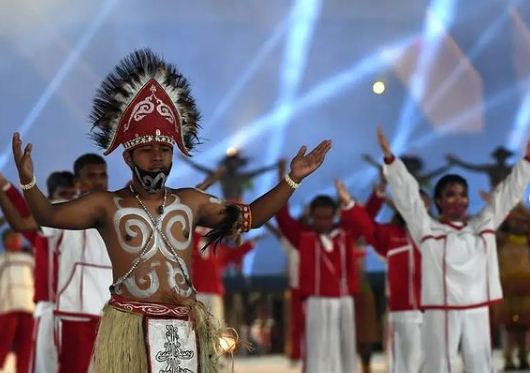 9 Potret kemeriahan pembukaan PON XX Papua, Jokowi main sepak bola