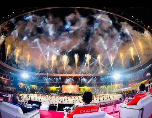 9 Potret kemeriahan pembukaan PON XX Papua, Jokowi main sepak bola
