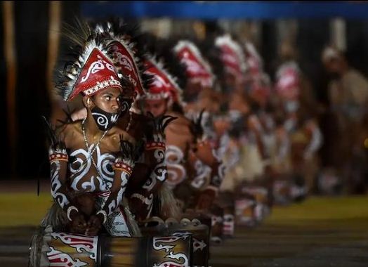 9 Potret kemeriahan pembukaan PON XX Papua, Jokowi main sepak bola