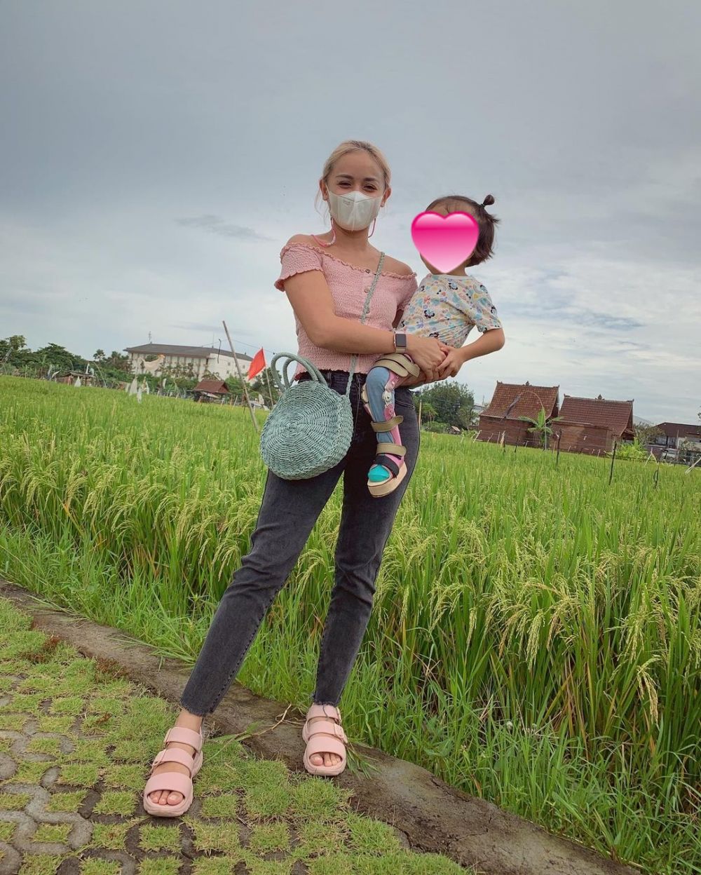 Cerita 7 seleb dampingi proses penyembuhan anak, inspiratif