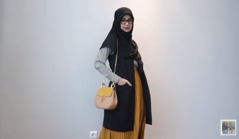 5 Cara mix and match outfit ala Zaskia Sungkar, kasual hingga formal
