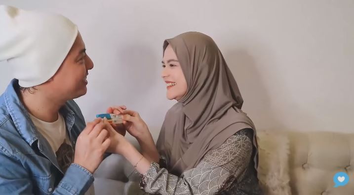 9 Momen Cut Meyriska umumkan kehamilan kedua, Roger Danuarta histeris