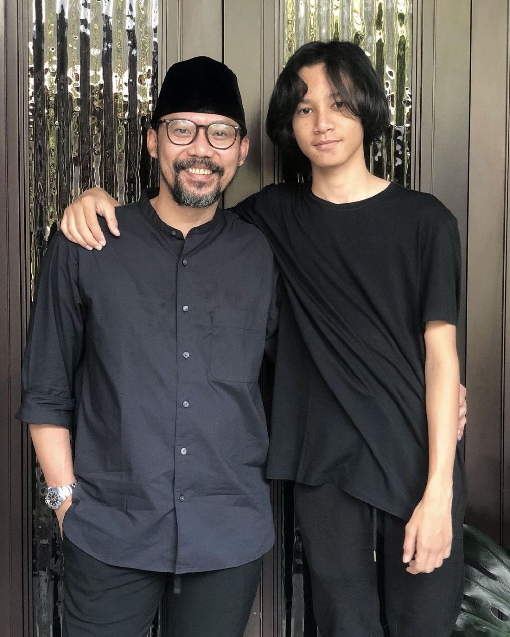 9 Potret penampilan terbaru anak Rossa, kece dengan rambut gondrong