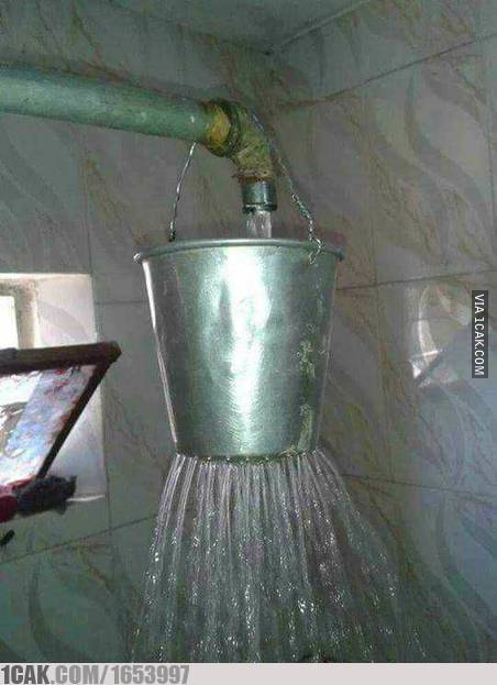 13 Penampakan shower di kamar mandi ini uniknya nggak ada obat